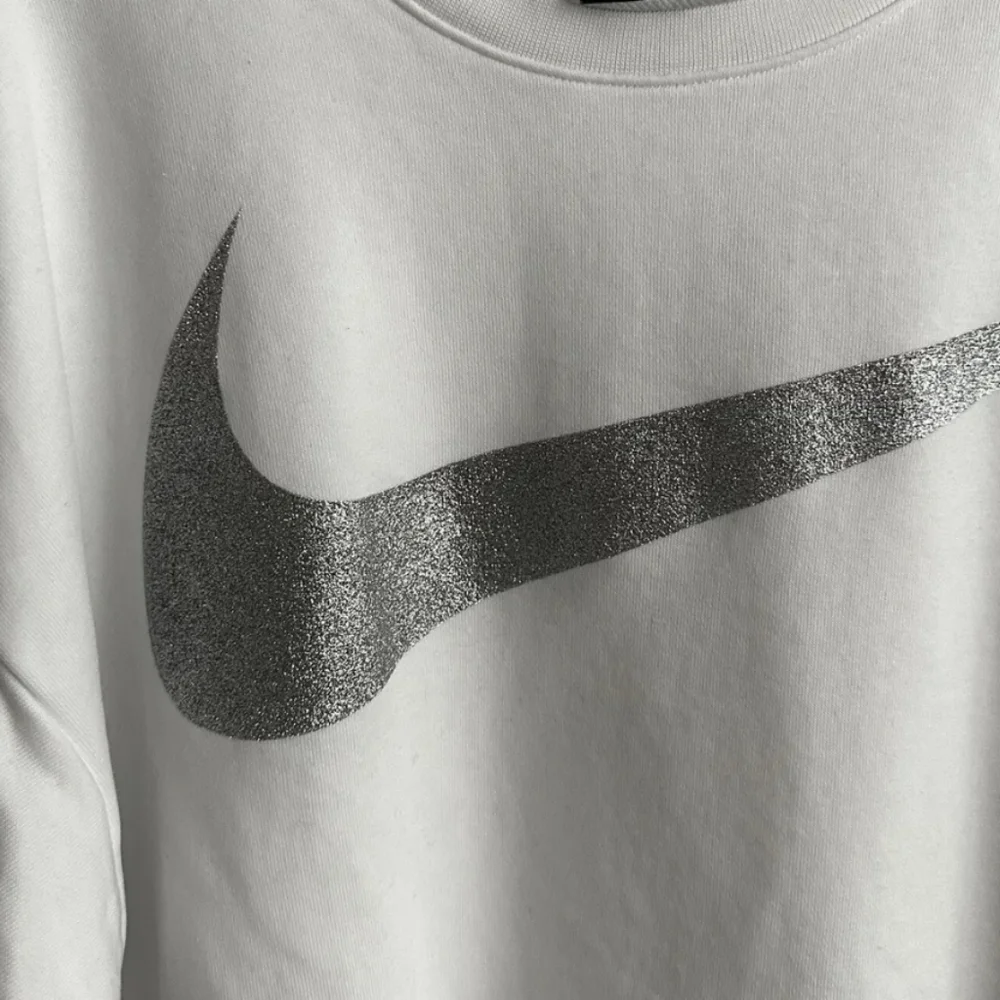 Nike Dri-Fit Cropped Sweatshirt - Picture 5 of 9